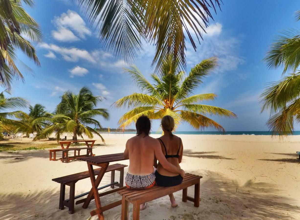 Aqua Marine Beach Resort Pasikuda Dış mekan fotoğraf